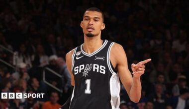 San Antonio Spurs' Victor Wembanyama points