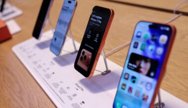 Global smartphone market faces record annual decline as chip crunch worsens