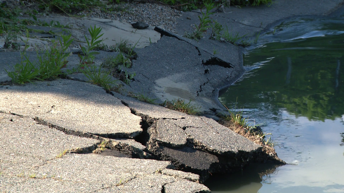 Beaches closed as pipe break sends wastewater into Merrimack River