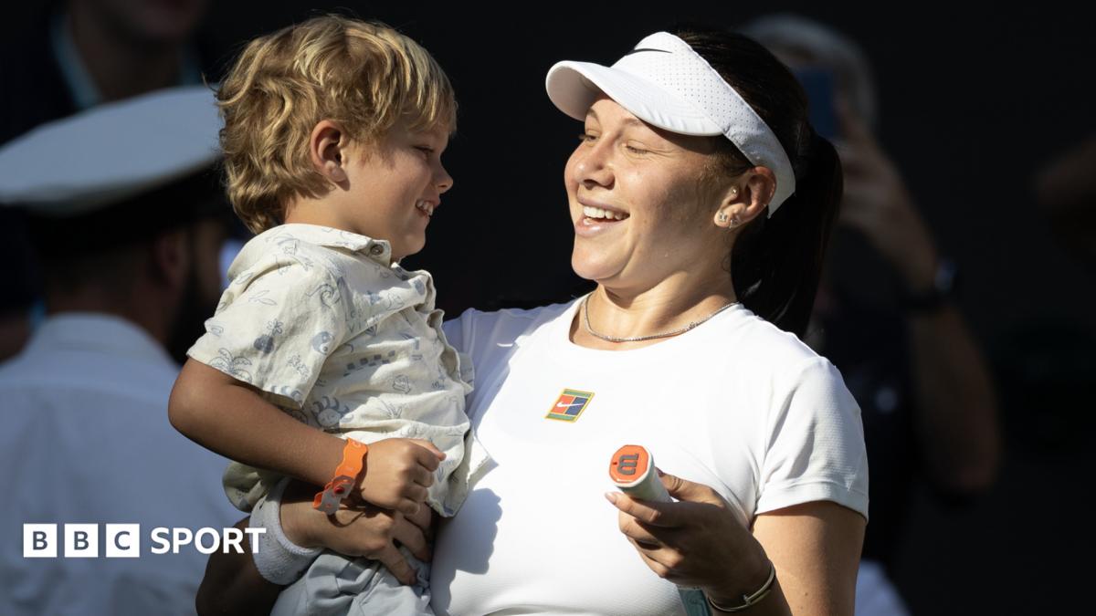 Amanda Anisimova with her nephew during Wimbledon