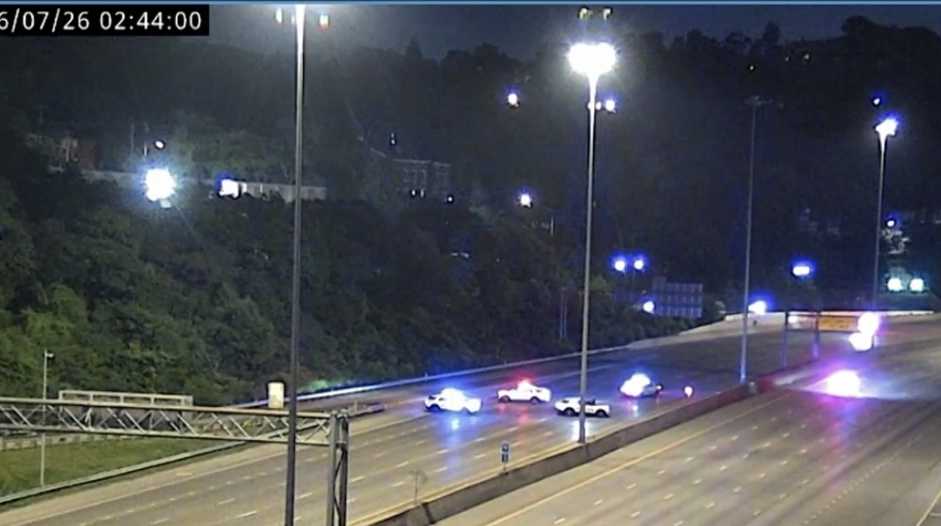 Police: 1 dead, 1 injured after crash shuts down portion of I-75
