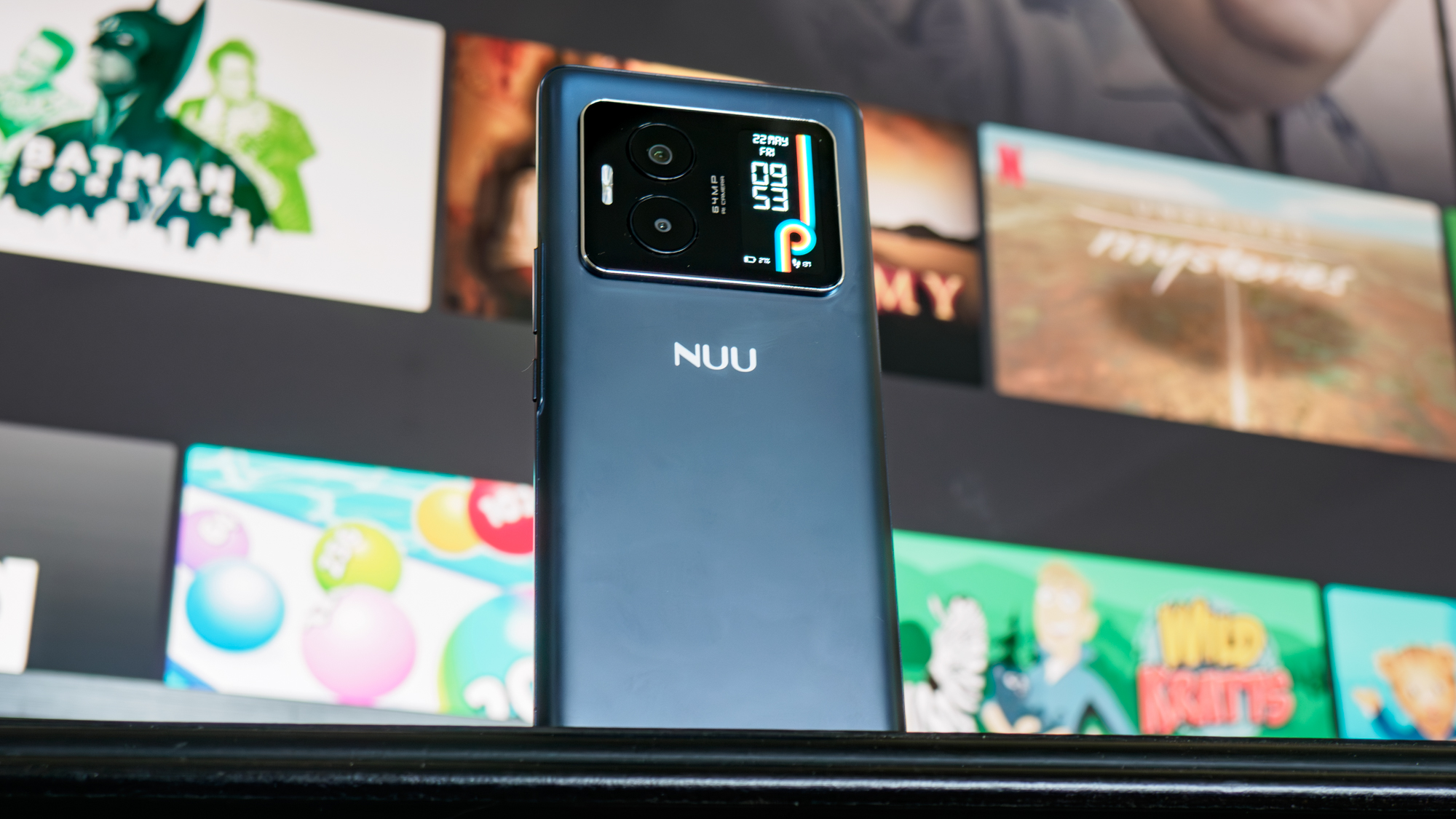 NUU B40 5G showing rear screen.