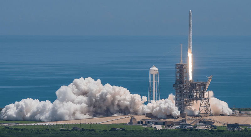 spacex falcon rocket launch NEW SIZE ©Mil Pic