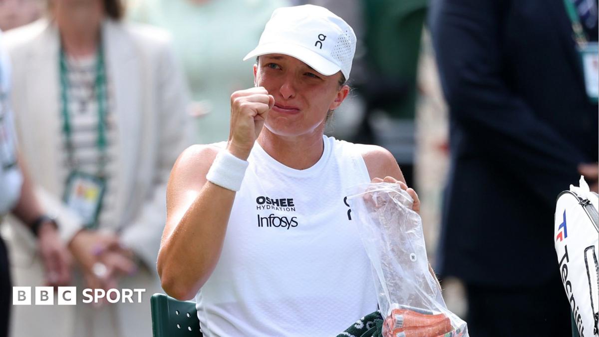 Iga Swiatek celebrates victory at Wimbledon