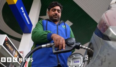 Oil prices slide after Pakistan announces deal between US and Iran - BBC