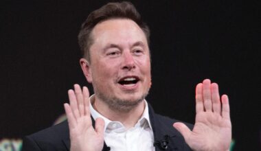 Elon Musk could lose nearly $1 trillion and still be the world's richest person