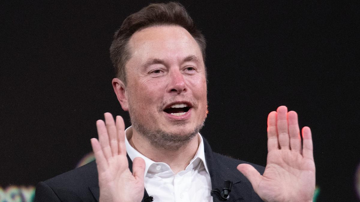 Elon Musk could lose nearly $1 trillion and still be the world's richest person