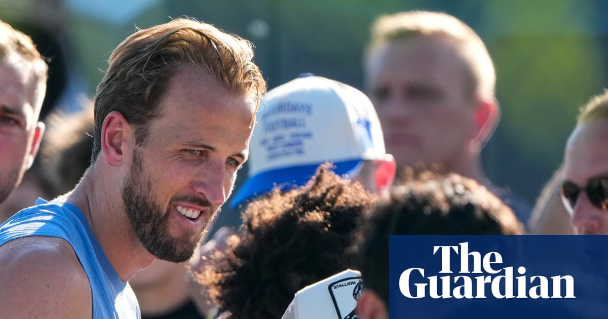 England get rapturous welcome as they settle in to sprawling Kansas City home | England