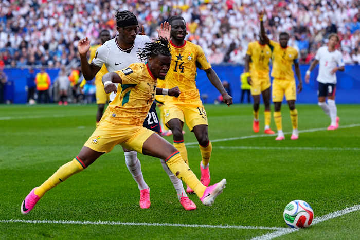 England and Ghana play to 0-0 draw at World Cup despite flurry-filled final minutes