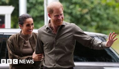 Harry and Meghan accept offer to stay at royal estate during UK visit - BBC