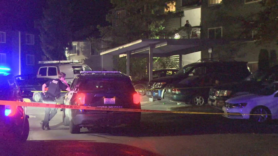 BREAKING: Detectives on scene at Federal Way apartments