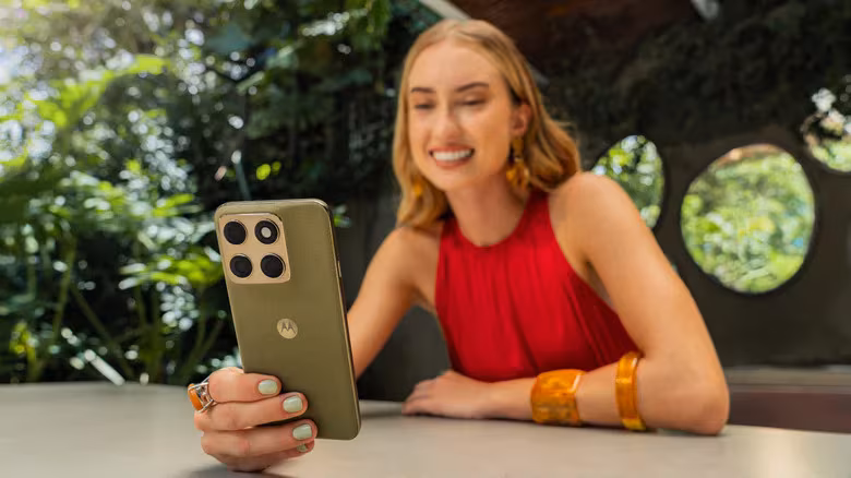 Slender Mid-Range Smartphone Models : Motorola Edge 2026