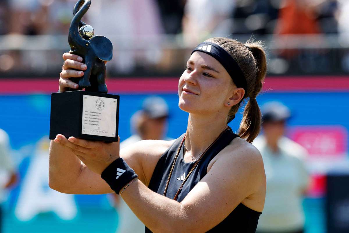 Karolina Muchova wins Bad Homburg title ahead of Wimbledon after Naomi Osaka retires