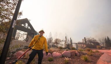Fast-moving wildfire razes parts of Beacon Hill