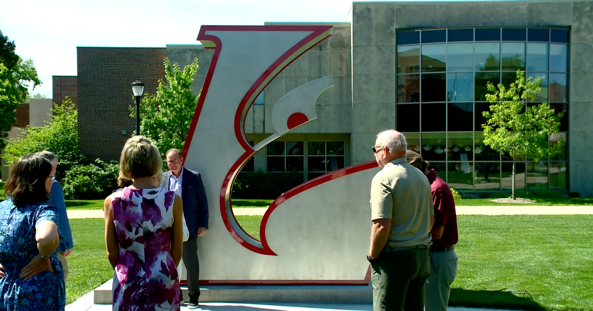 UWL unveils 10-foot stainless steel “Eagle in the L” sculpture | La Crosse
