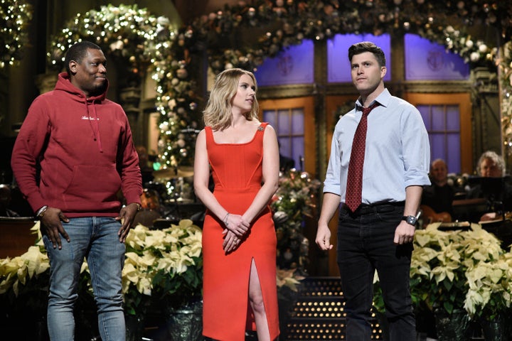 Scarlett Johansson does her “SNL” monologue in 2019, while Che and Jost stand onstage. Che used a similar photo in his Instagram post to demonstrate the two “fighting” while he awkwardly watched. 