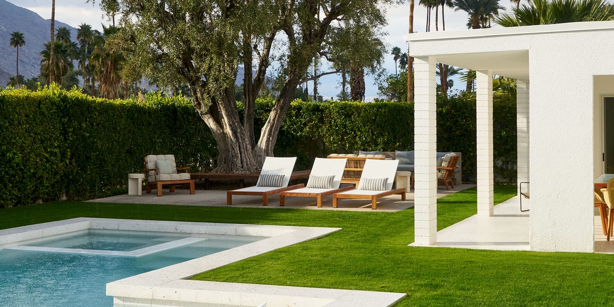 This Palm Springs Escape Mixes ’60s Architecture with Contemporary Art