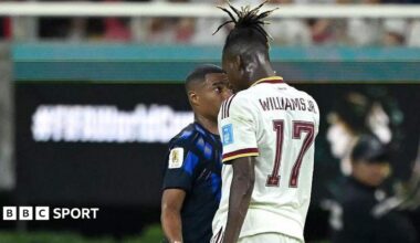 Nico Williams squares up to a Uruguay player