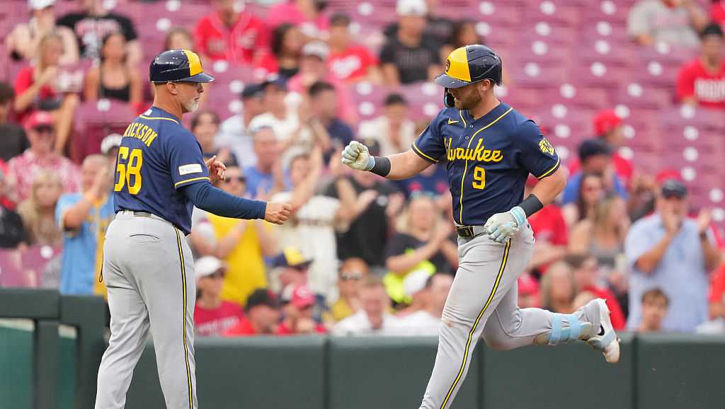 Brewers beat the Reds 6-5 to complete a 3-game sweep