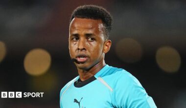 Omar Artan refereeing a match