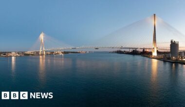 Opening of long awaited US-Canada bridge delayed again - BBC