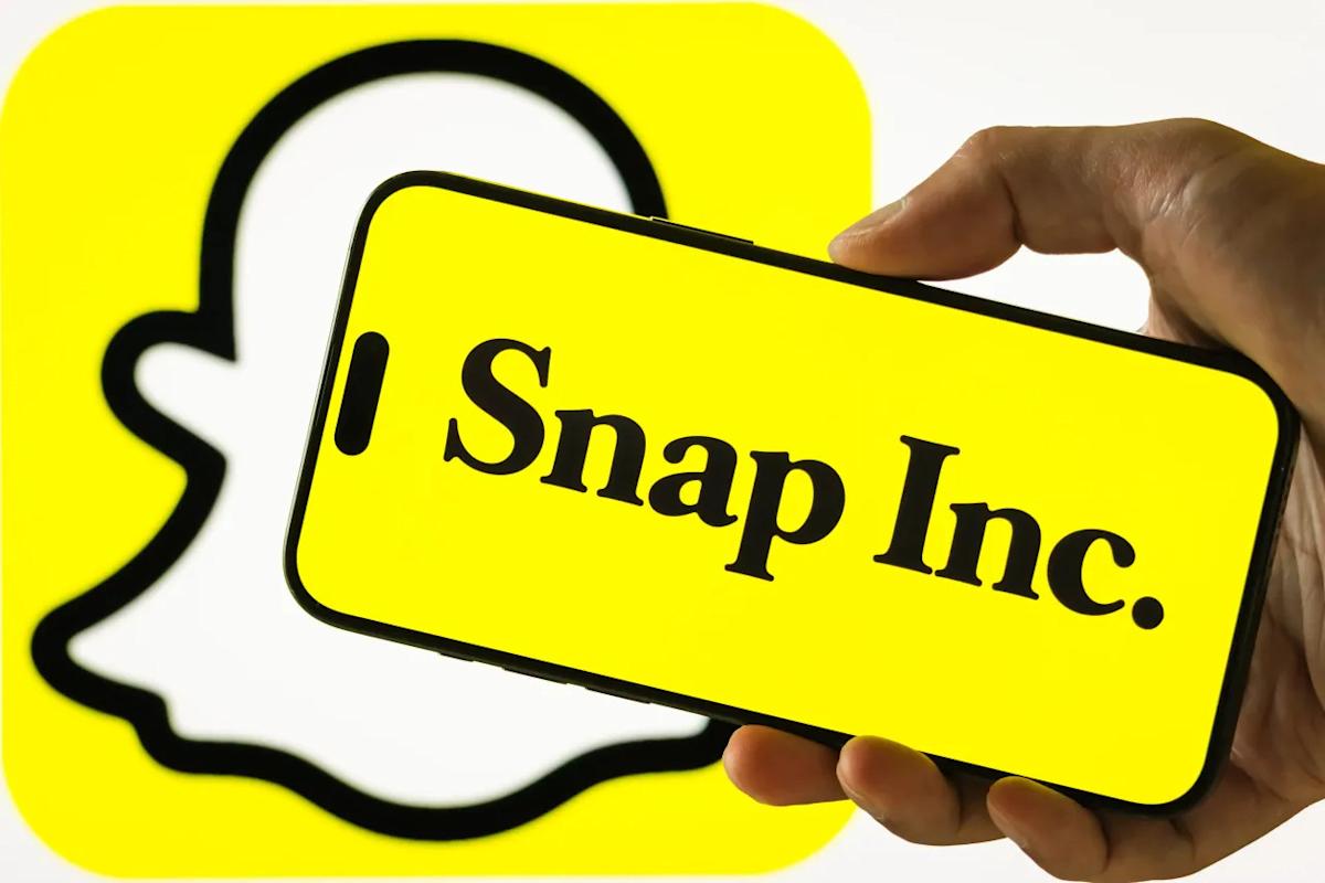 SNAP Stock Drops — Snap Launches AR Smart Glasses, But Retail Is ‘Skeptical’ On Over $2,000 Price Tag