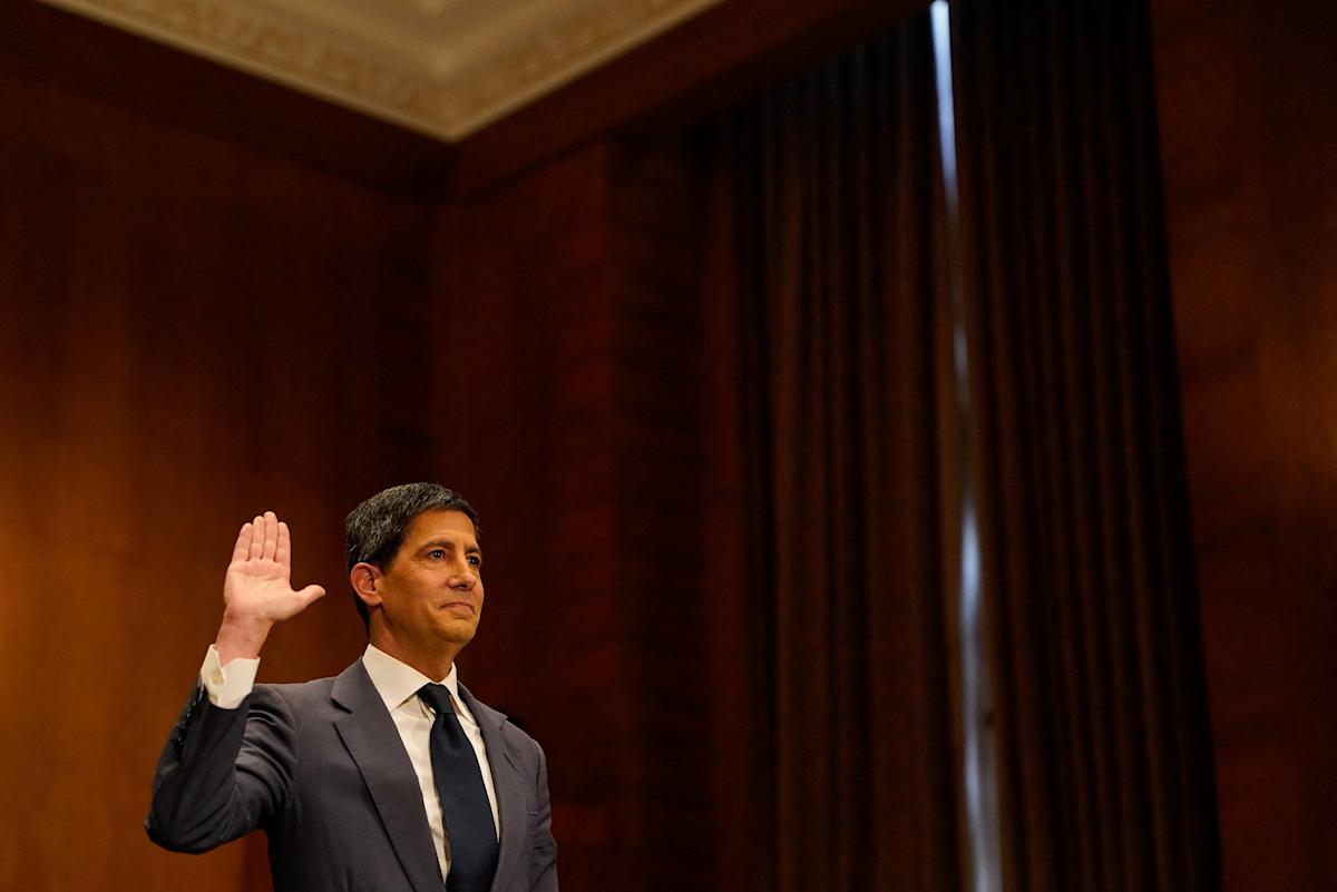 Fed meeting live: Fed holds rates in Warsh's first meeting; more officials see hike ahead