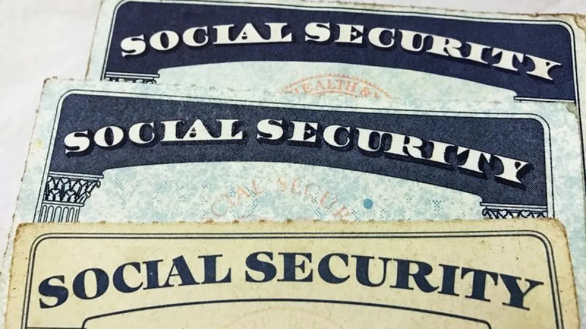 Unlikely Pair of Senators Push a Plan to Save Social Security