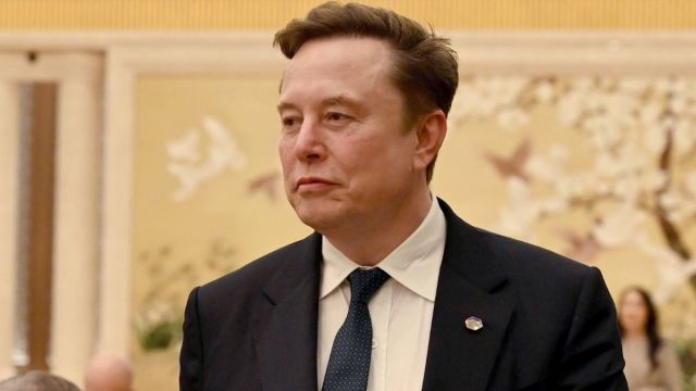 Elon Musk Targets Jeff Bezos’ Ex-Wife’s $26B Donations