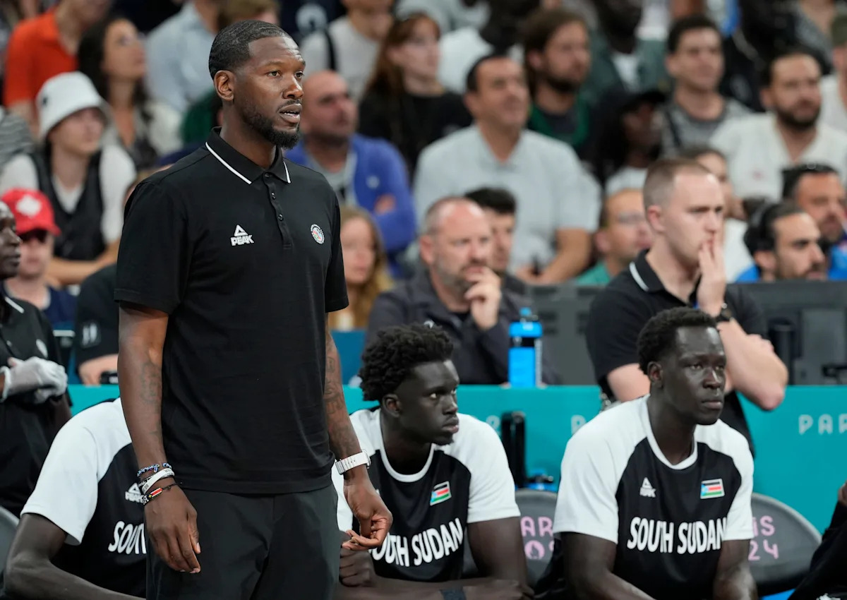 Rockets assistant still in consideration for Mavericks head coaching job
