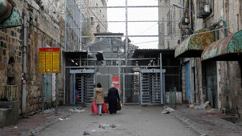 IDF soldier suspended after breaking into Hebron mosque, hanging Israeli flags