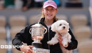 Mirra Andreeva kisses French Open trophy
