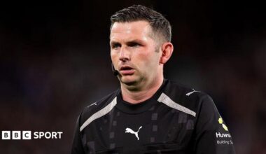 Referee Michael Oliver