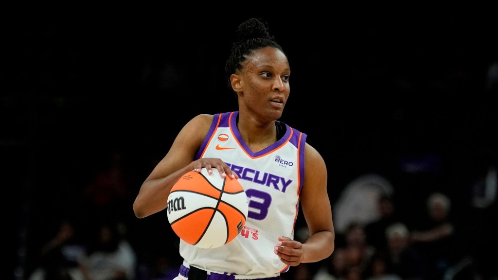 Sparks sign Mercury developmental guard Kiana Williams – Orange County Register