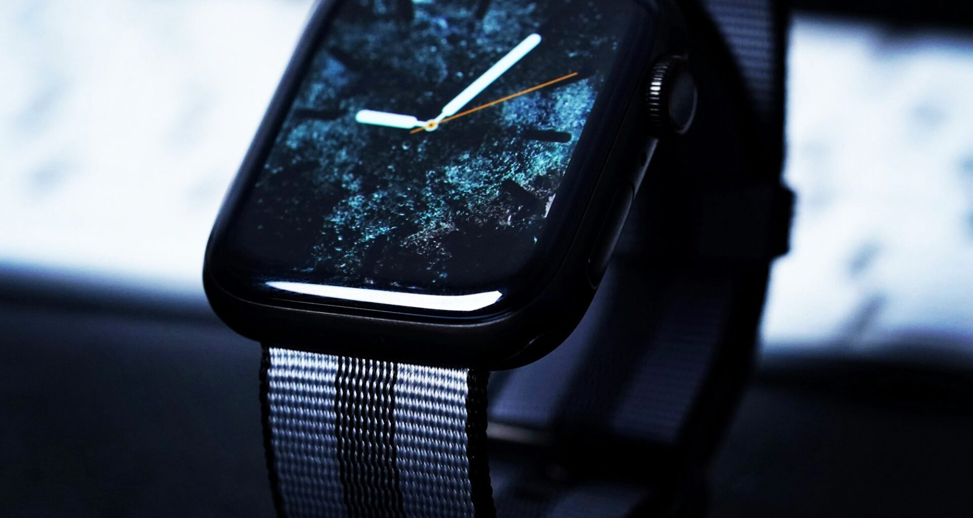 Apple Watch to get battery life boost with HMO instead of LTPO OLED display