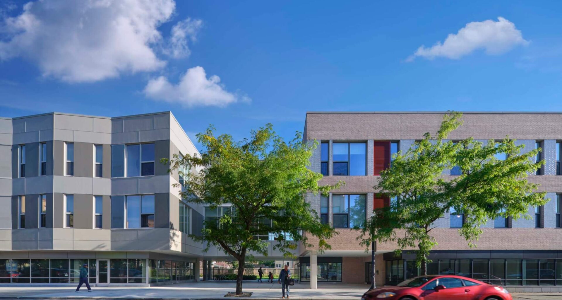 Ross Barney Architects revitalizes Chicago commercial corridor