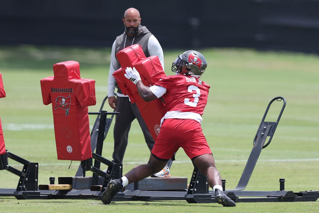 Sr'S Fab 5: 10 Things I Think I Think About Bucs Mini-Camp 5 Bucs Olb Rueben Bain Jr. And Olbs Coach Larry Foote
