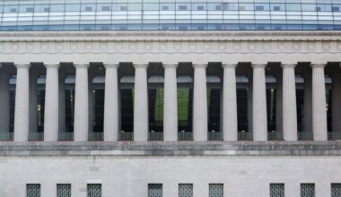 Illinois lawmakers consider publicly owned stadium in Bears talks