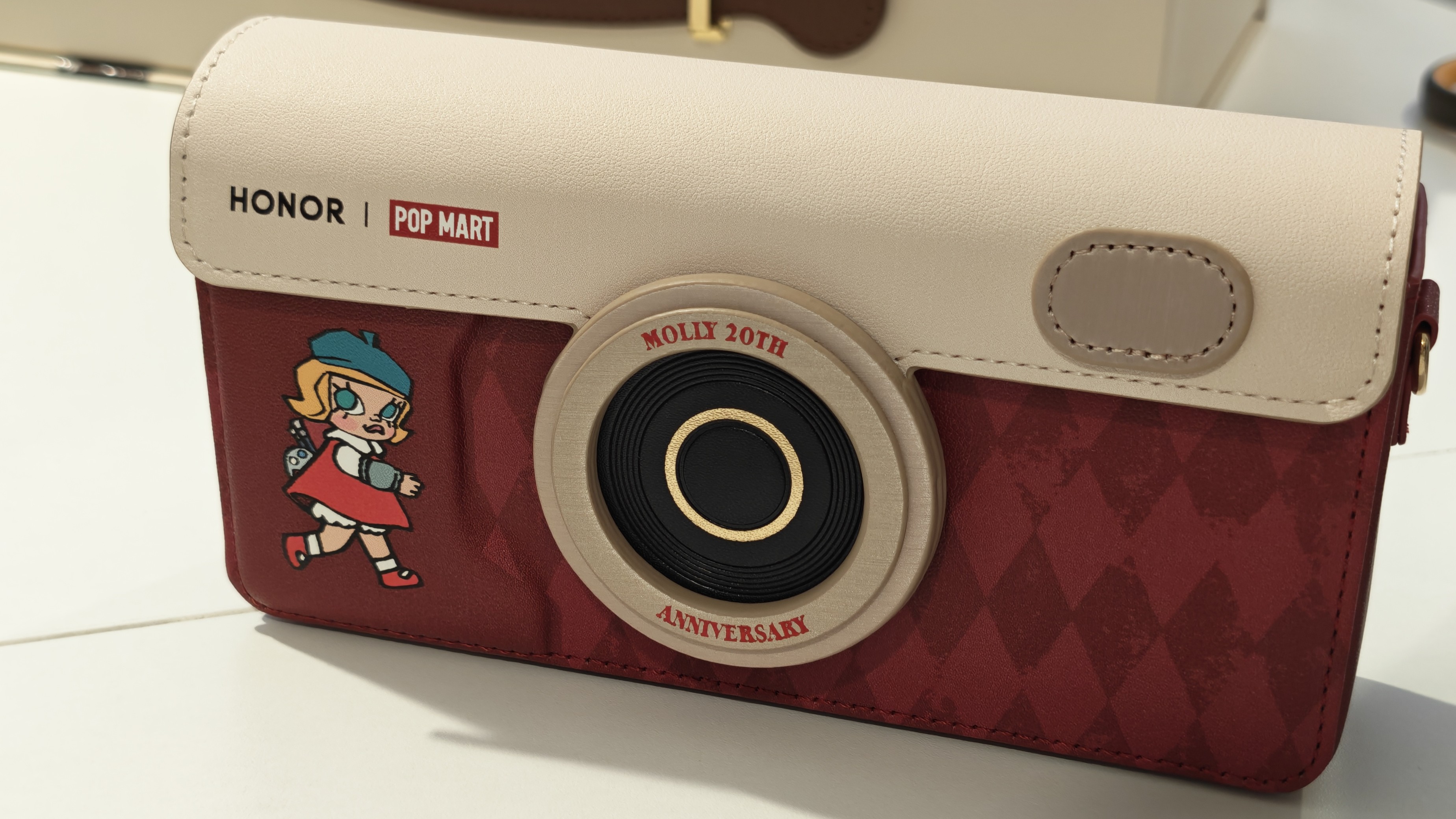The Honor 600 Pro Molly Limited Edition case.