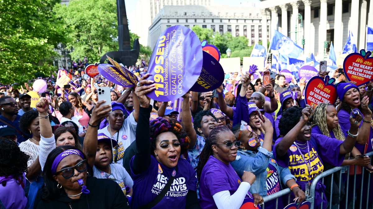 Thousands of 1199SEIU health care workers flood Foley Square, saying they can’t afford the city they care for amid contract fight