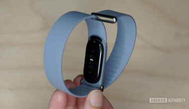 The Fitbit Air's Elevated Modern Band features a unique closure design.