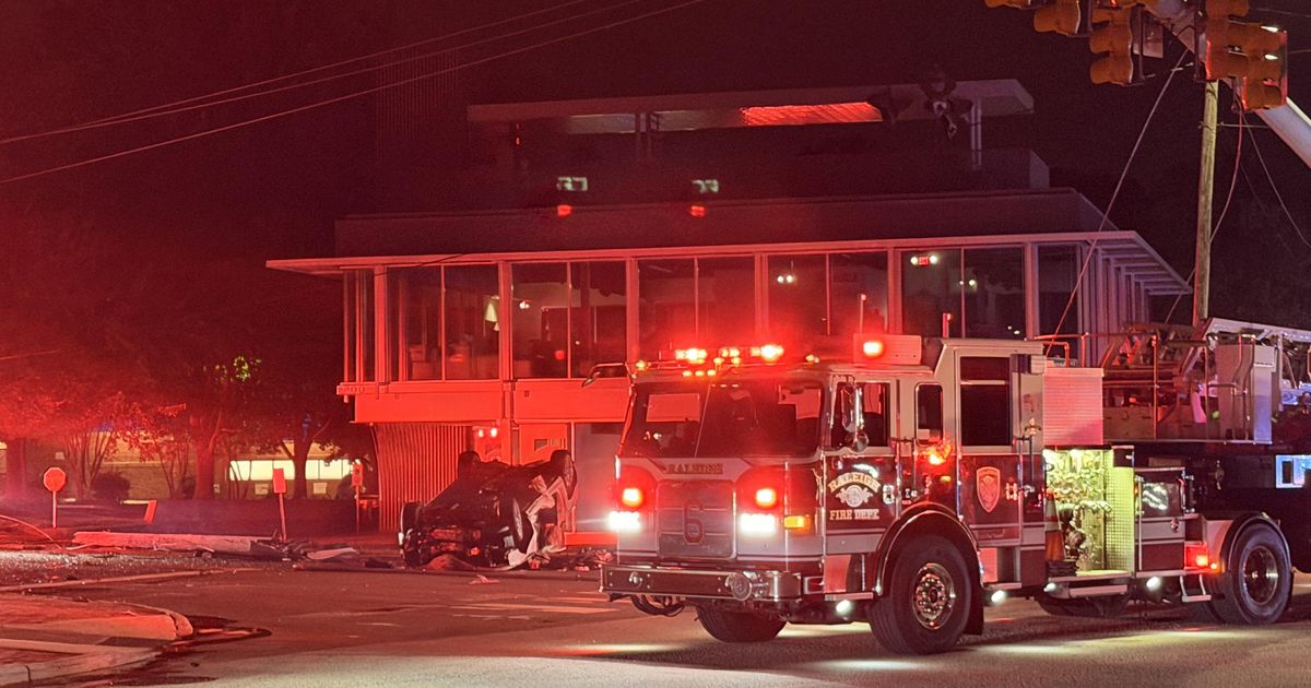Two hospitalized, hundreds lose power after Glenwood Avenue crash at Five Points :: WRAL.com