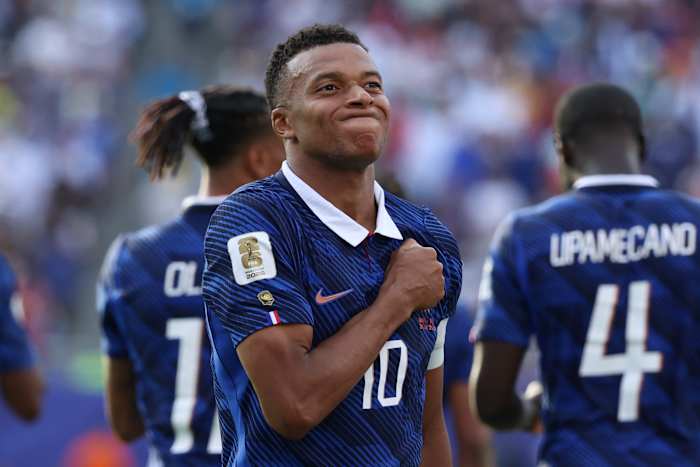 Mbappé scores twice to tie Messi for World Cup lead with 6 goals, France beats Sweden 3-0