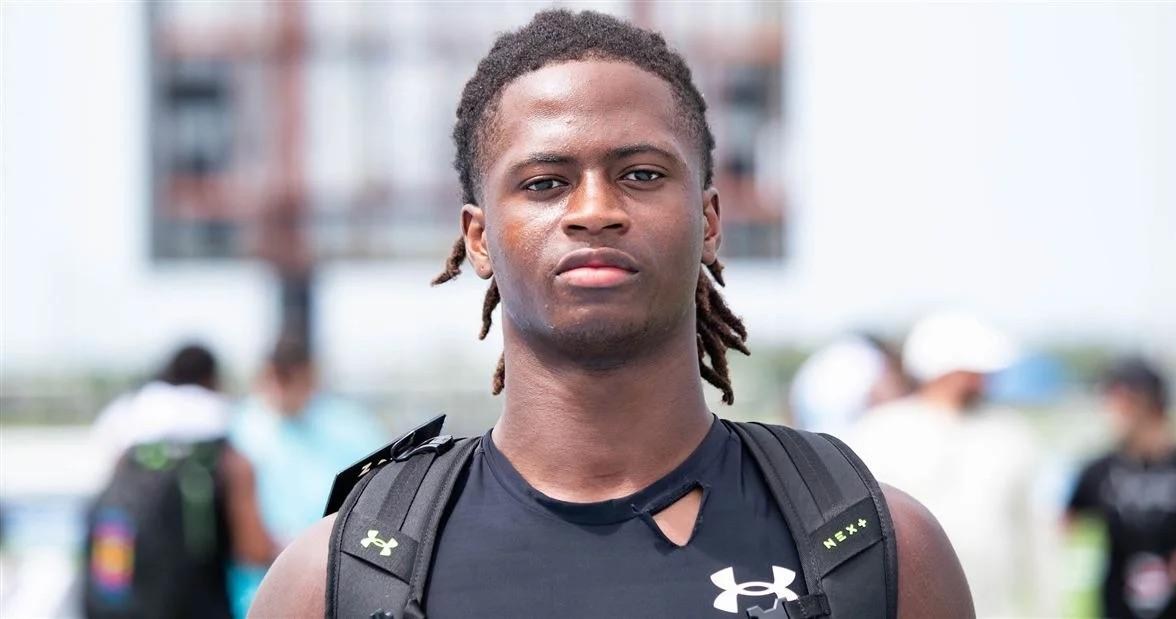 Elite pass rusher JaBarrius Garror commits to Texas