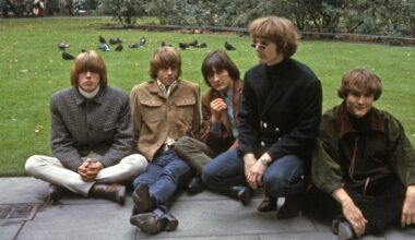 61 Years Ago Today, the Byrds Went to No. 1 With the Song That Convinced Bob Dylan To Go Electric