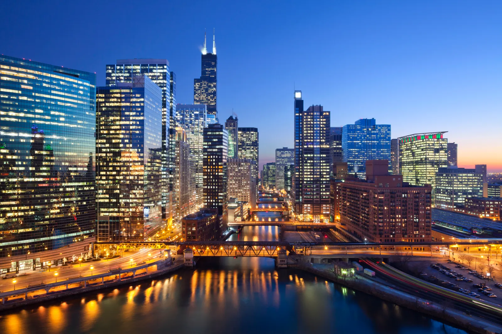A view of the Chicago city skyline at night.