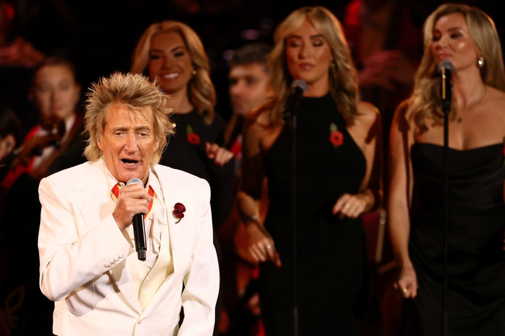 Struggling Rod Stewart Nearly Faints, Needs Oxygen Onstage During Show