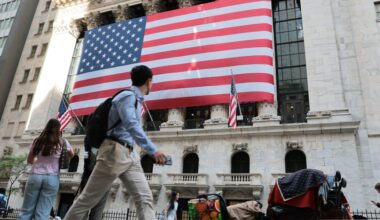 Moody's Mark Zandi: Economy is being powered by top 20%, backed by bullish stock valuations