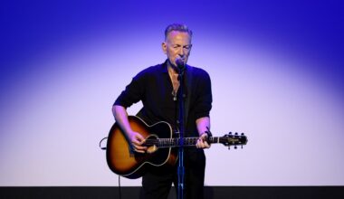 Bruce Springsteen Talks US Future, De Niro Anti-Trump Tonys Intro