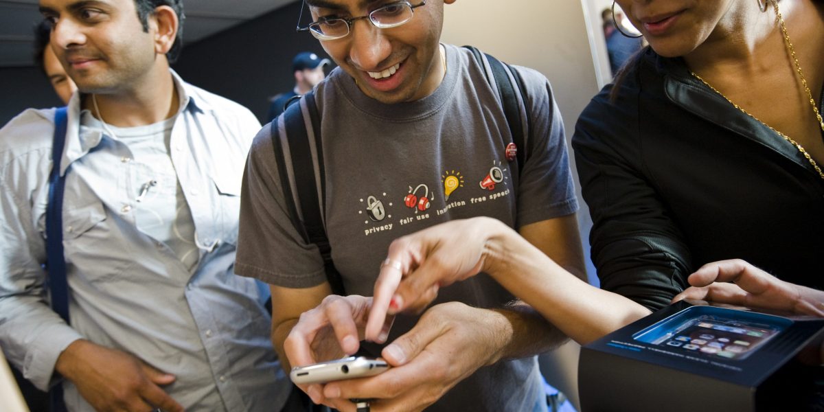 Economists blame America's plummeting fertility rates on the rise of the iPhone